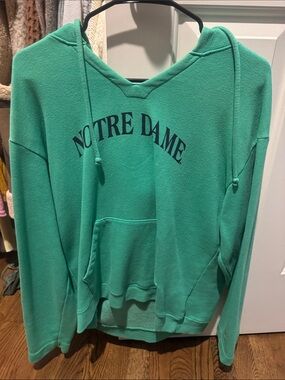 Notre Dame Women's Green Pullover Hoodie - Cozy Campus Sweatshirt